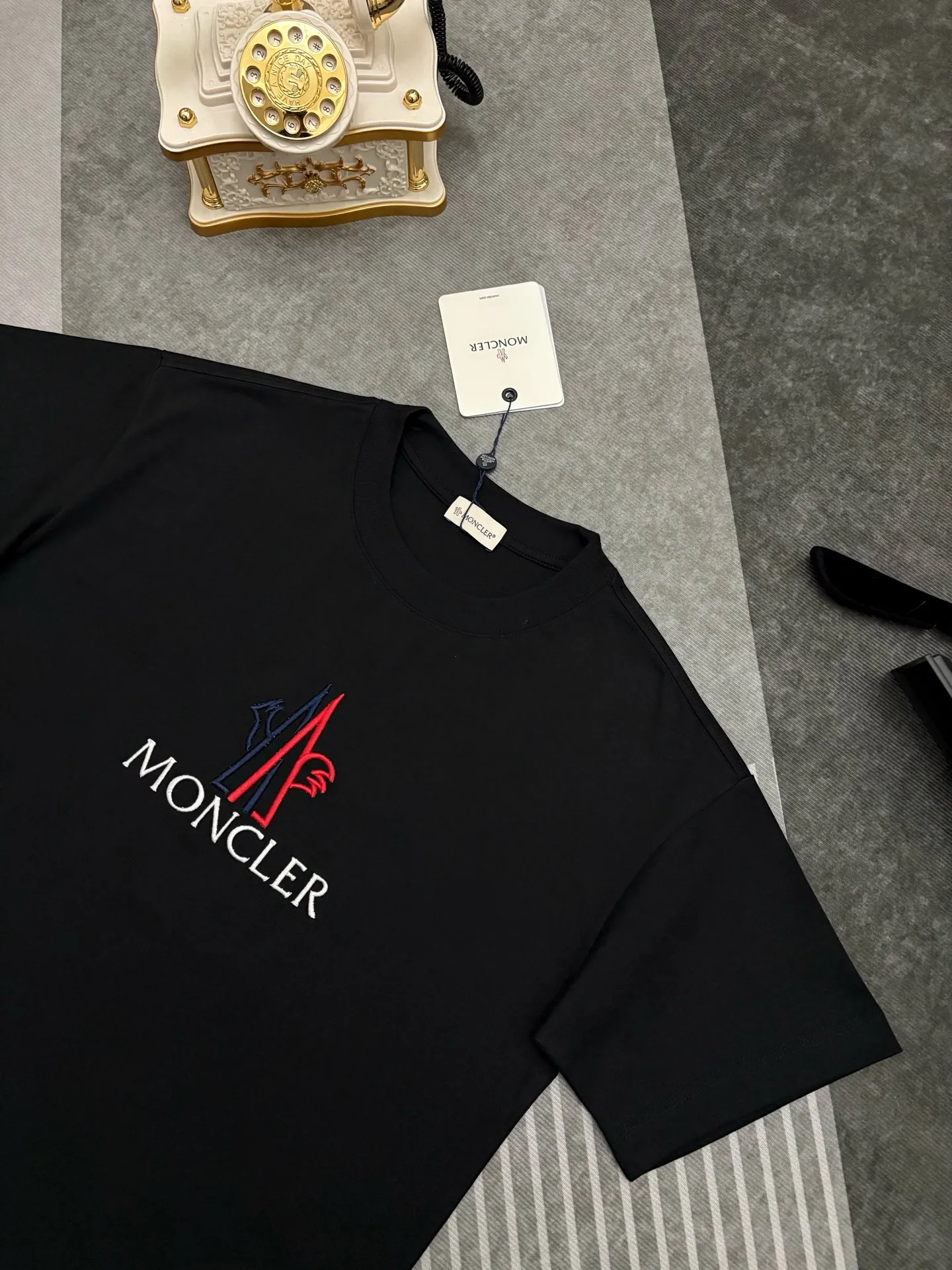 P135💰 MONCLER T 【 Moncler ， 】 New Arrival ， Premium Versatile ， Same Style MONCLER ， T ， ， ， ！ ， ， ， ， ， ， ， ！！ 300 ， ， 。 ， 。 ， ， ！！ Sizes：S、M、L、XL、XXL